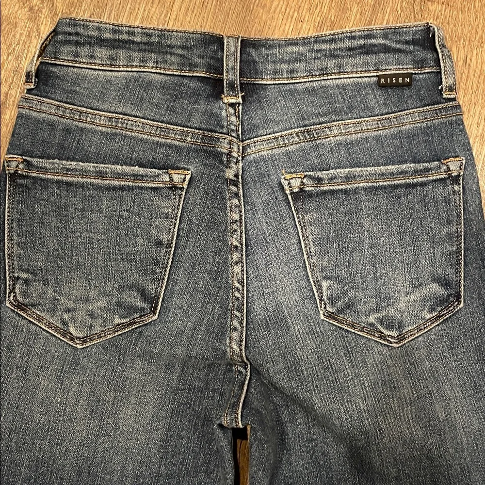 Risen High-Waist  Skinny Frey‎ Hem Jeans - Picture 6 of 9